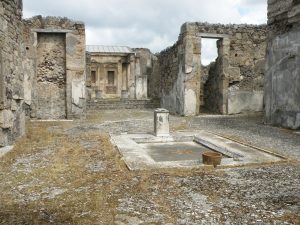 Lee más sobre el artículo Descubrimientos históricos: entre tumbas y bibliotecas