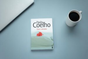 Un ejemplar del libro de Paulo Coelho 