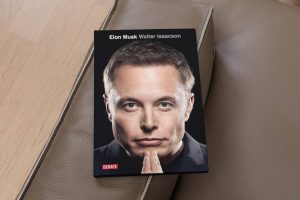 Lee más sobre el artículo Musk Desenmascarado: La Fascinante Biografía por Walter Isaacson