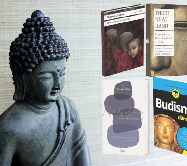 La estatua de Buda ala izquierda de la imagen, mientras que a la derecha se ubican los libros de budismo para principiantes